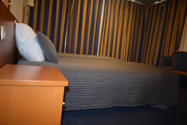 Room 4 of 40
