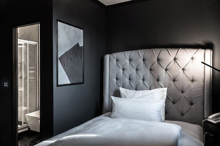 Room 11 of 27
