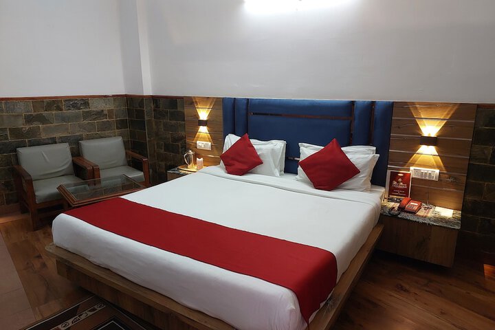 Room 5 of 16