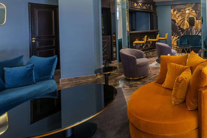 Lounge 66 of 102