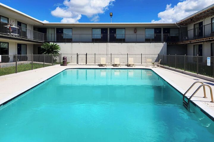 Pool Hotel