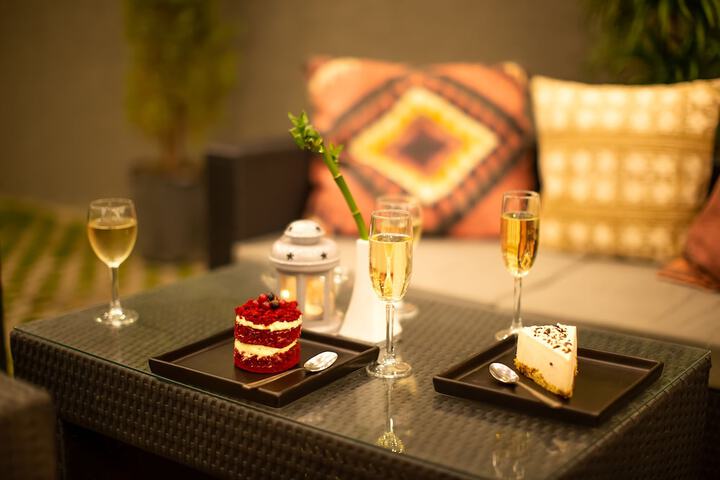 Lounge 31 of 61