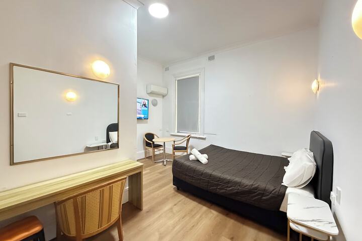 Room 17 of 48