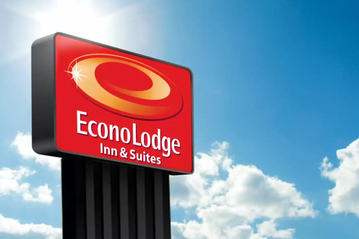 Econo Lodge Inn & Suites in Terre Haute, IN