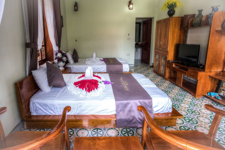 Room 4 of 28