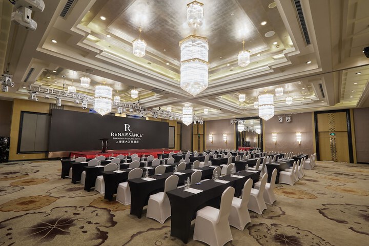 Ballroom/Hall 34 of 51