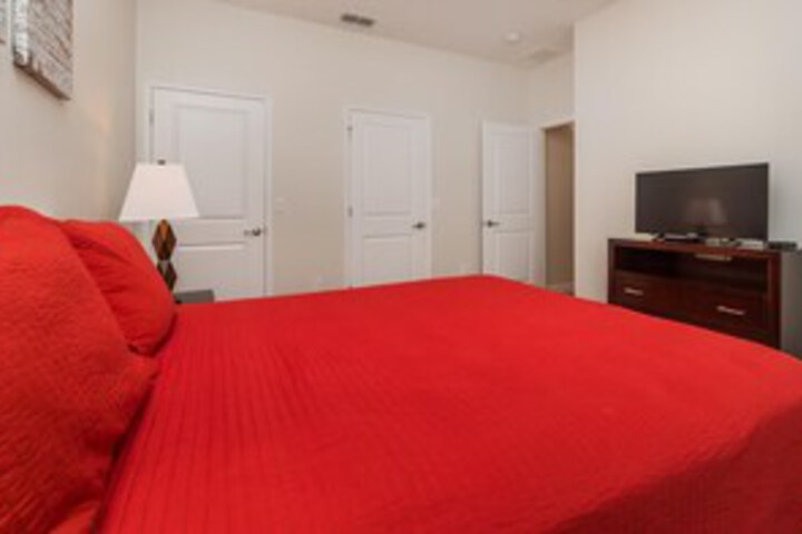 Room 30 of 33