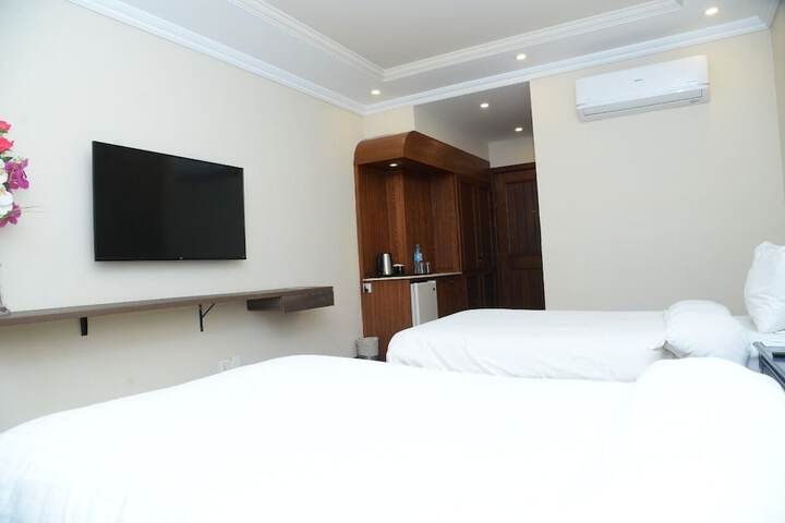 Room 21 of 35