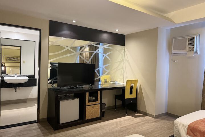 Room 14 of 65