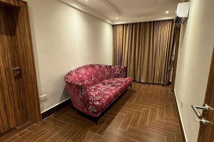 Room 10 of 19