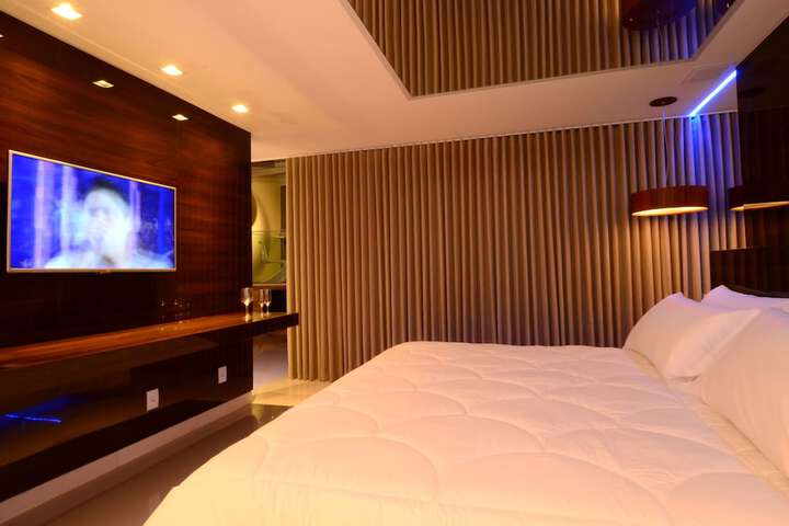 Room 12 of 37