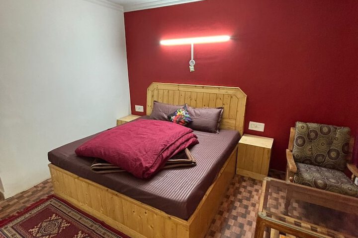 Room 23 of 28