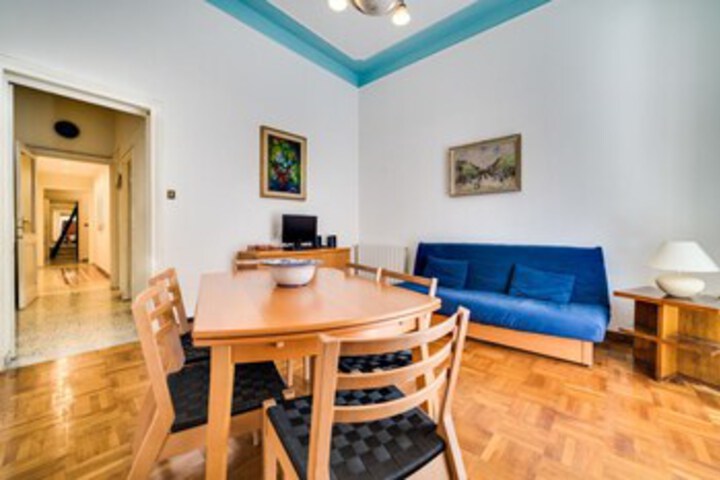 Room 10 of 18