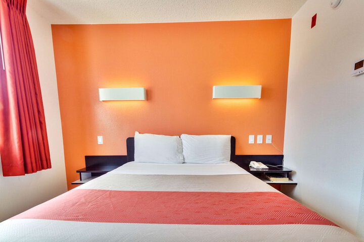 Double Bed Accessible (12 of 13)