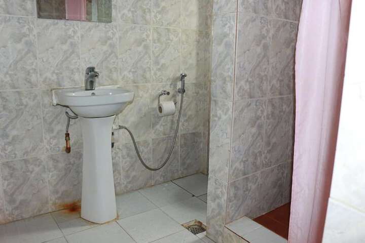 Room 13 of 21