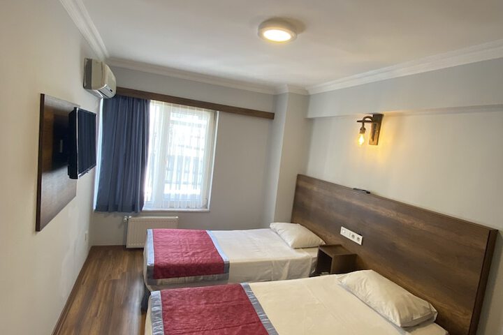 Room 4 of 27