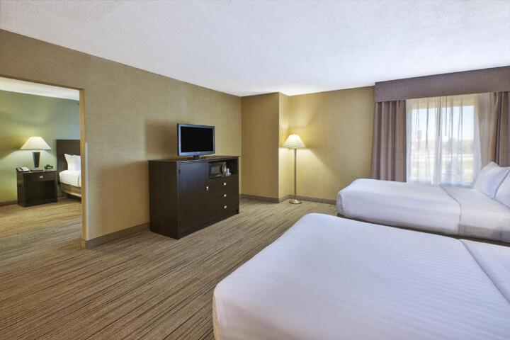 1 King Bed Accessible (10 of 12)