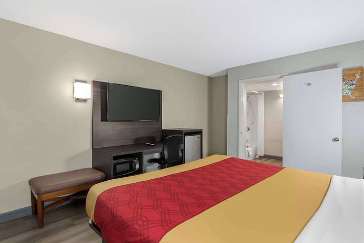 1 King Bed (7 of 15)