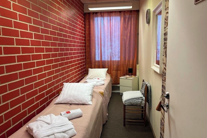 Room 13 of 108
