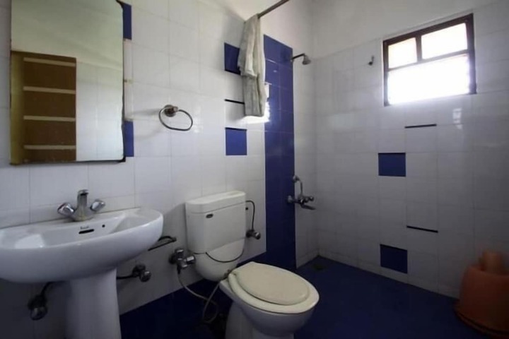 Room 8 of 18