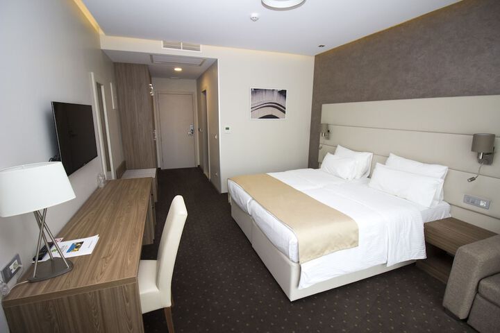 Room 13 of 136
