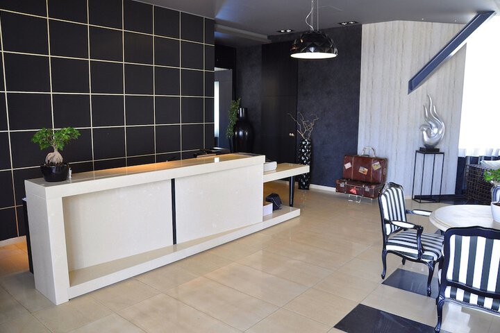 Entrance & Lobby