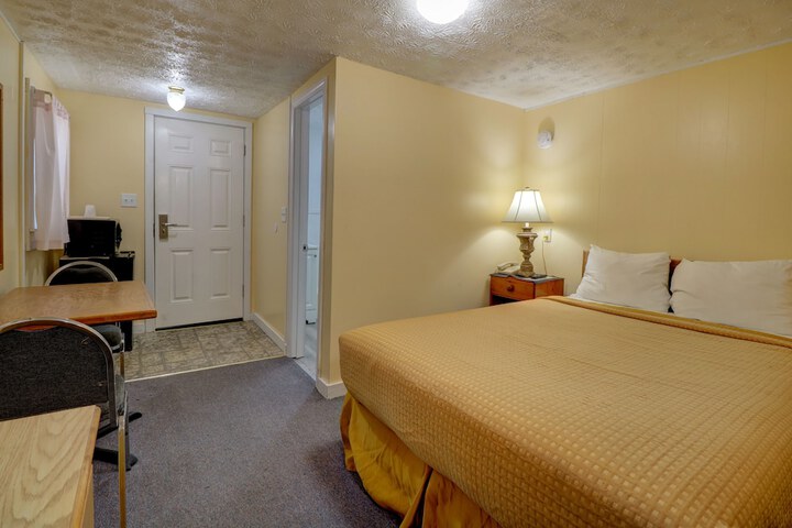 Cabin Classic Queen Bed (7 of 11)