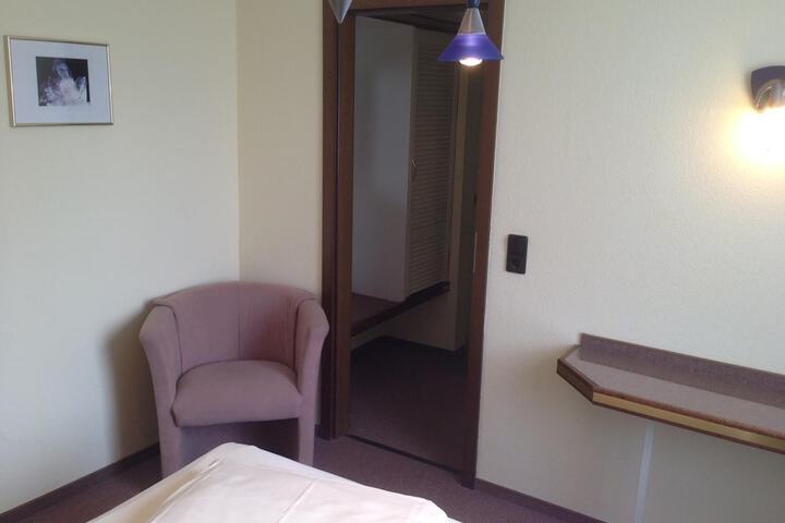 Room 11 of 41