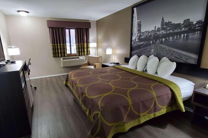 1 King Bed (9 of 18)