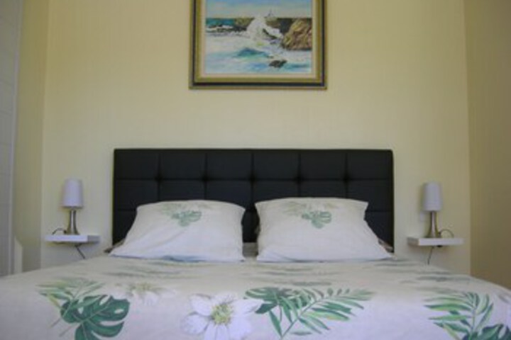 Room 8 of 11