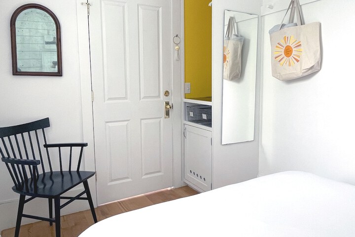 Room 3 of 32