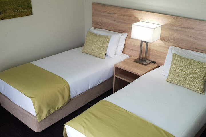 Room 12 of 76