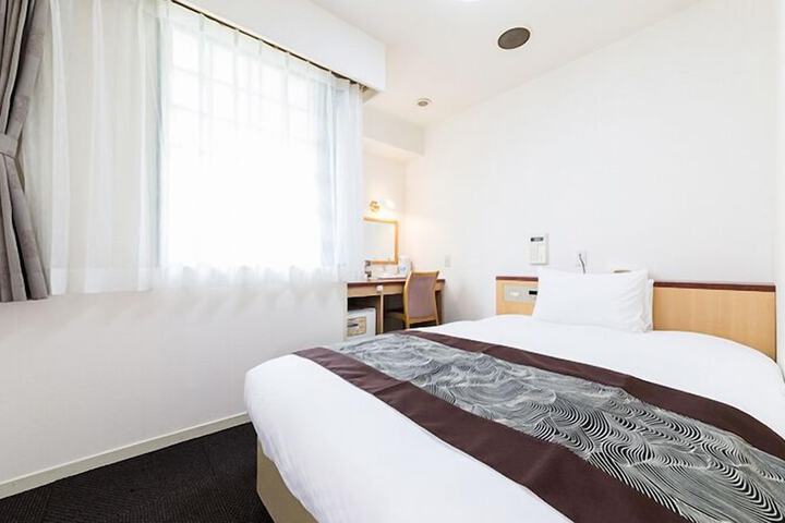Room 4 of 48
