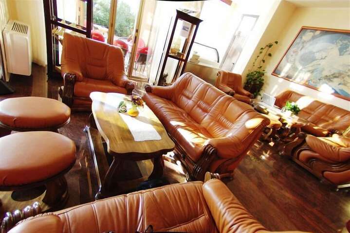 Lounge 26 of 35