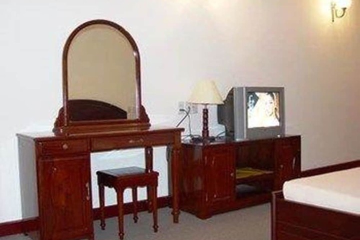 Room 9 of 28