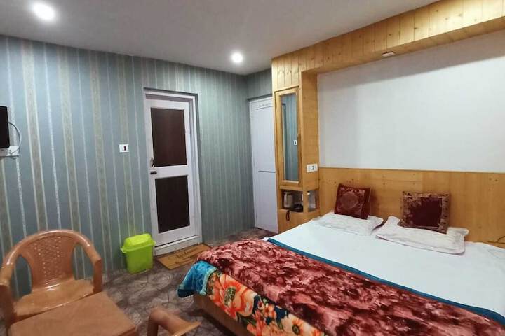 Room 4 of 35