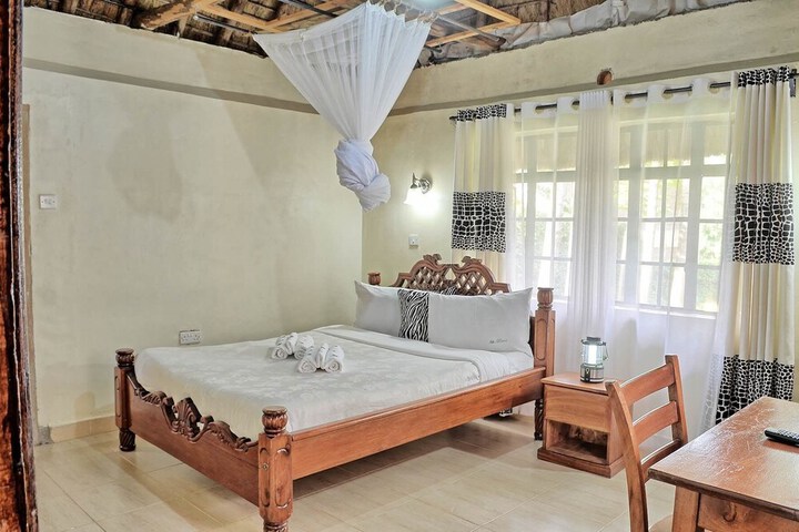 Room 4 of 32