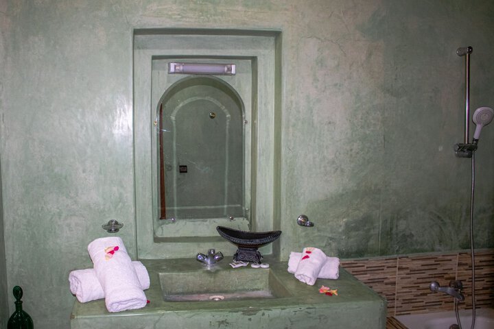 Room 16 of 27