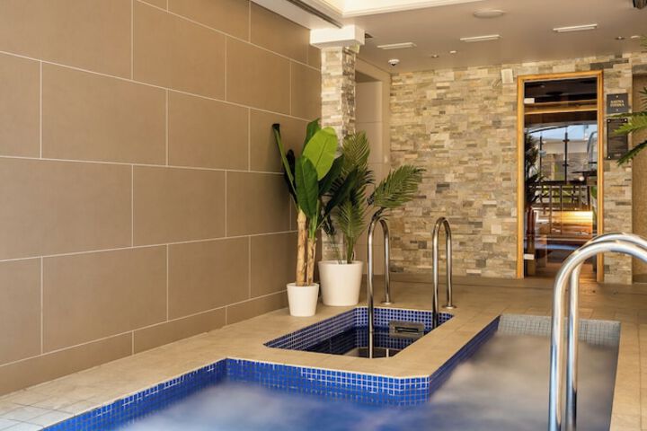 Hot Tub 13 of 24