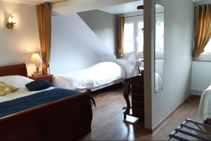 Room 4 of 28