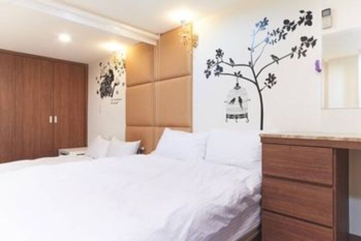 Room 17 of 25