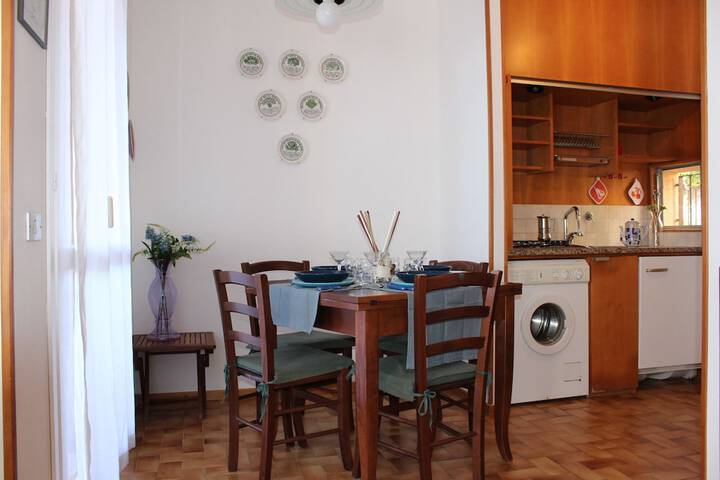 Room 6 of 27