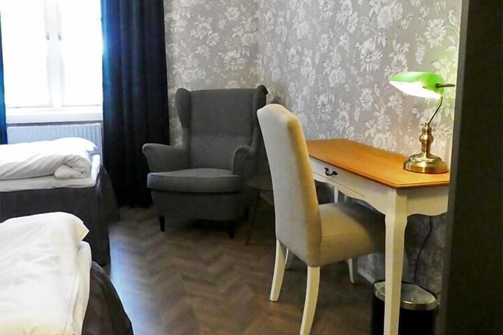 Room 16 of 38