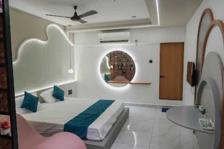 Room 11 of 20