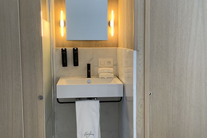 Room 49 of 65