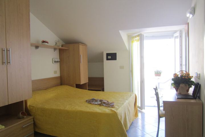 Room 7 of 51