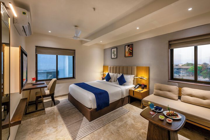 Room 32 of 53