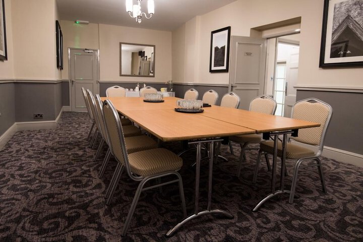 Business Center 42 of 44