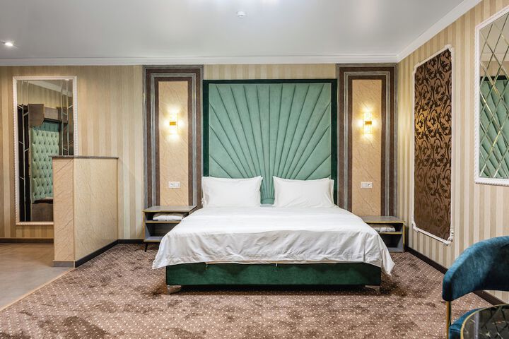 Room 15 of 84
