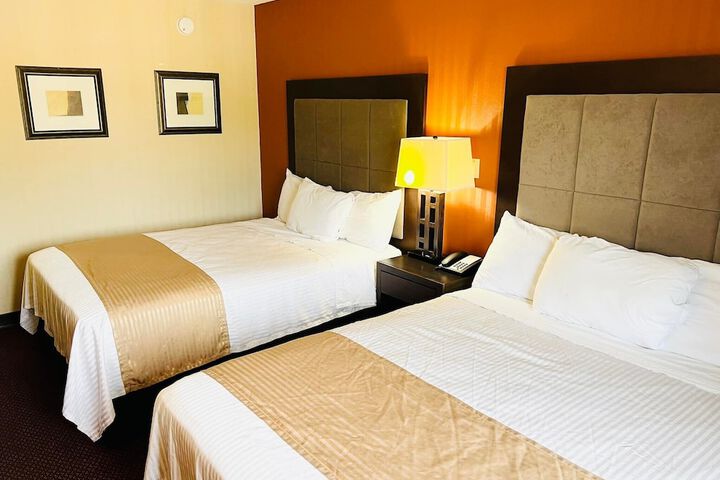 2 Queen Beds (14 of 18)